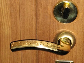 Замена дверной ручки входной двери в Томске