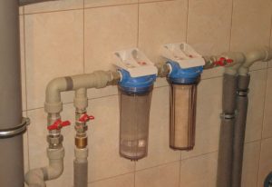 Установка проточного фильтра для воды в Томске
